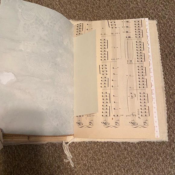 Handmade junk journal - Picture 10 of 13